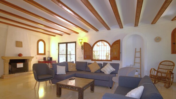 A living room with a sofa, chairs, a coffee table, and a fireplace. - La Cartuja - Javea, Costa Blanca (Javea)
