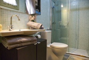 ヘアドライヤー、タオル