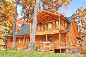 Exterior - W/C Accessible, 5mi to Parkway, FREE Resort Amenities, Pool, Putt Putt, Etc. (Sevierville)