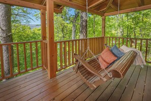 Terrace/patio - W/C Accessible, 5mi to Parkway, FREE Resort Amenities, Pool, Putt Putt, Etc. (Sevierville)