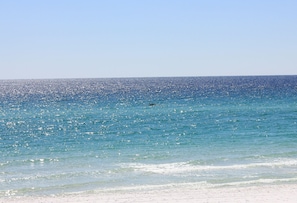 A beach with clear blue water and a sandy shore. - Ground floor, Across from the Beach, Free Beach Service, Pool (Miramar Beach)