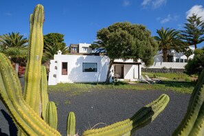 Exterior - Casa Los Divisos, small cozy cottage in La Villa de Teguise (Teguise)