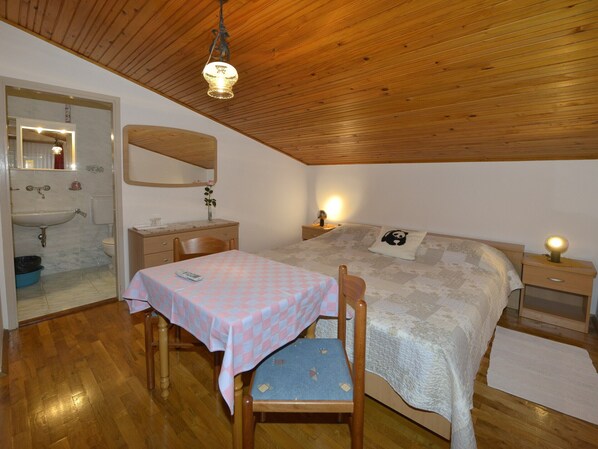 1 bedroom, free WiFi, bed sheets