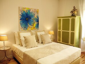 Iron/ironing board, free WiFi, bed sheets