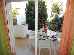 Dining - PROA 1 4 Roses (Rosas / Roses)