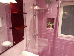 Shower, hair dryer, towels