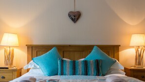 Luxury House | Iron/ironing board, WiFi (free), bed sheets - No.6 Tulip Cottage (Belford)