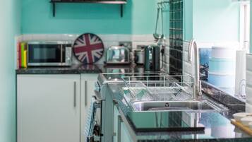 Luxury House | Private kitchen | Fridge, microwave, oven, stovetop