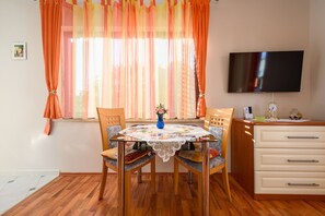 Dining - Apartment  Alma IG with balcony in Porec, Istria (Porec)