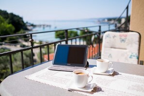 Outdoor dining - Apartment IVA with a sea view (Krk)