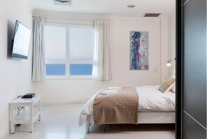 2 bedrooms, iron/ironing board, free WiFi