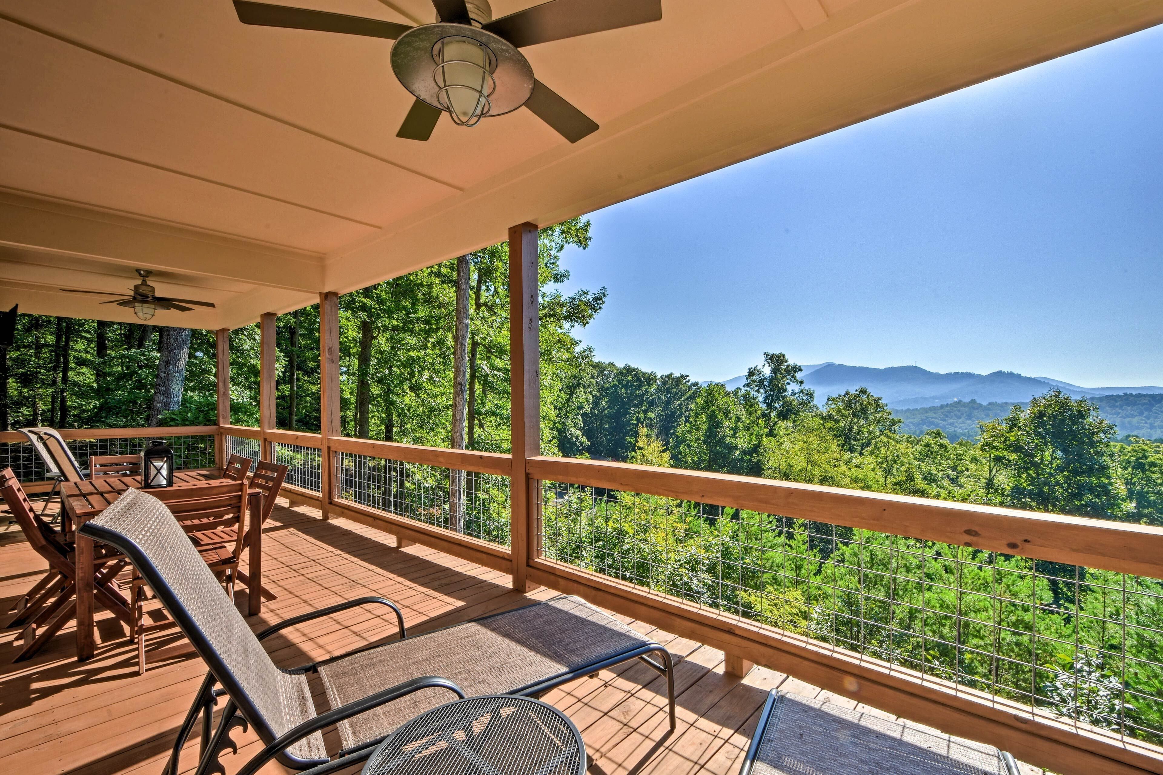 Hiawassee Home w/ Views < 1 Mi to Lake Chatuge