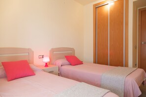 3 chambres, fer et planche à repasser, accès au Wi-Fi (inclus)