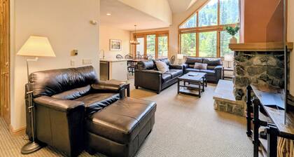 Family Retreat | Garage for Bikes, Hot Tub, Views