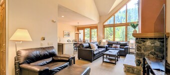 Family Retreat | Garage for Bikes, Hot Tub, Views