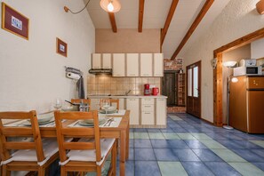 Fridge, microwave, coffee/tea maker, electric kettle