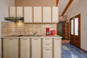 Fridge, microwave, coffee/tea maker, electric kettle