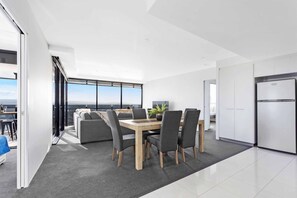 Dining - Circle on Cavill River View (Surfers Paradise)