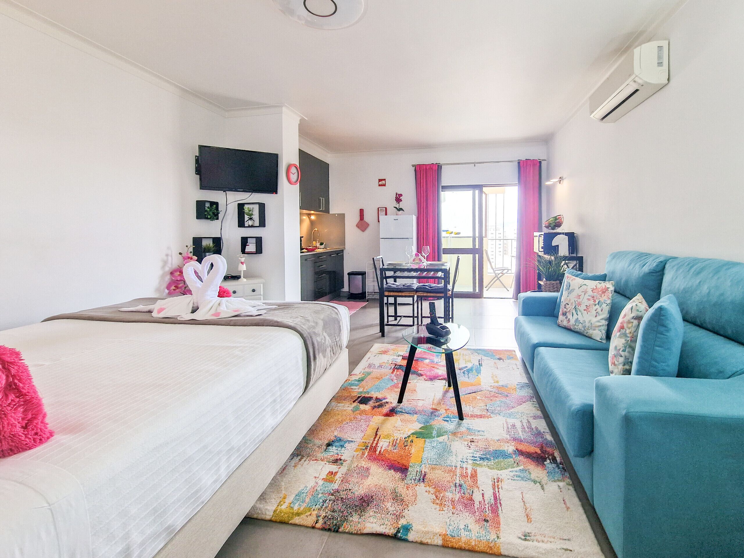 Iron/ironing board, free WiFi, bed sheets