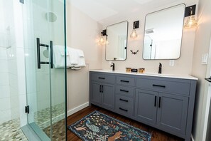 Bathtub, jetted bath, hair dryer, towels - 4 BR Home at Topnotch Resort & Spa, Stowe Vermont (Stowe)