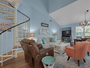 Smart TV - Bright and Cheerful Cottage, Updated Kitchen, Large Flat Screen TV (Miramar Beach)