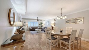 Interior - Condo on Siesta Key/Crescent Beach. Steps to ocean and many shops/activities! (Sarasota)