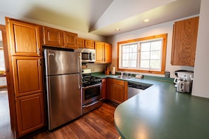 Fridge, microwave, oven, stovetop - Stowe Village 1 Br Condo - Cozy Condo (Stowe)
