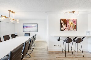 Meeting facility - 1 bedroom Furnished Apartment - Downtown Montreal - 1 BEDROOM SUITE (Montreal)