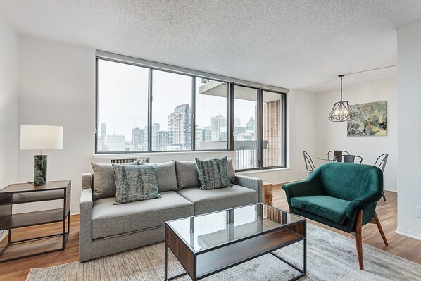 Smart TV - 1 bedroom Furnished Apartment - Downtown Montreal - 1 BEDROOM SUITE (Montreal)