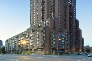 Exterior - 1 bedroom Furnished Apartment - Downtown Montreal - 1 BEDROOM SUITE (Montreal)