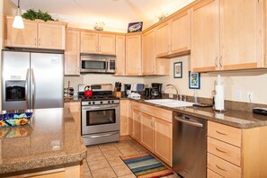 冰箱、微波炉、烤箱、炉灶