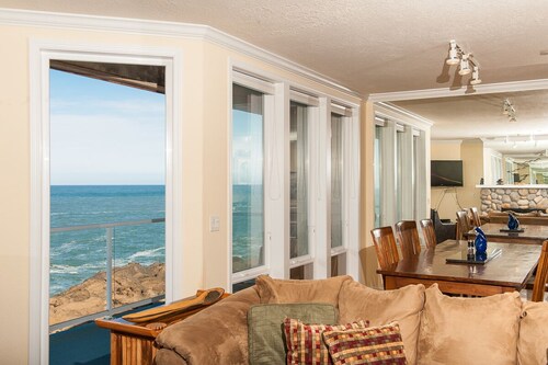 Promo! Three Bedroom Oceanfront Condo, WiFi, HDTV, Hot Tub & Indoor Pool
