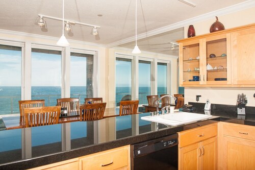 * Promo!* Kolmen makuuhuoneen Oceanfront Condo, WiFi, HDTV, poreallas ja uima-allas