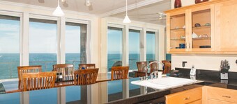 * Promo!* Condo Oceanfront tre camere da letto, WiFi, HDTV, vasca idromassaggio e piscina coperta