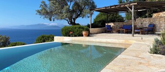 Villa Anatoli – Luxuriöse Villa am Meer mit privaten Infinity-Pool