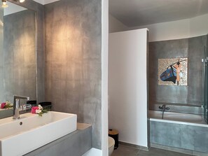 Bathtub, hair dryer, towels
