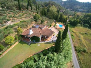 Exterior - Villa Versilia for 9 People with Private Pool, Garden, WiFi, Air Condition (Capezzano Pianore)