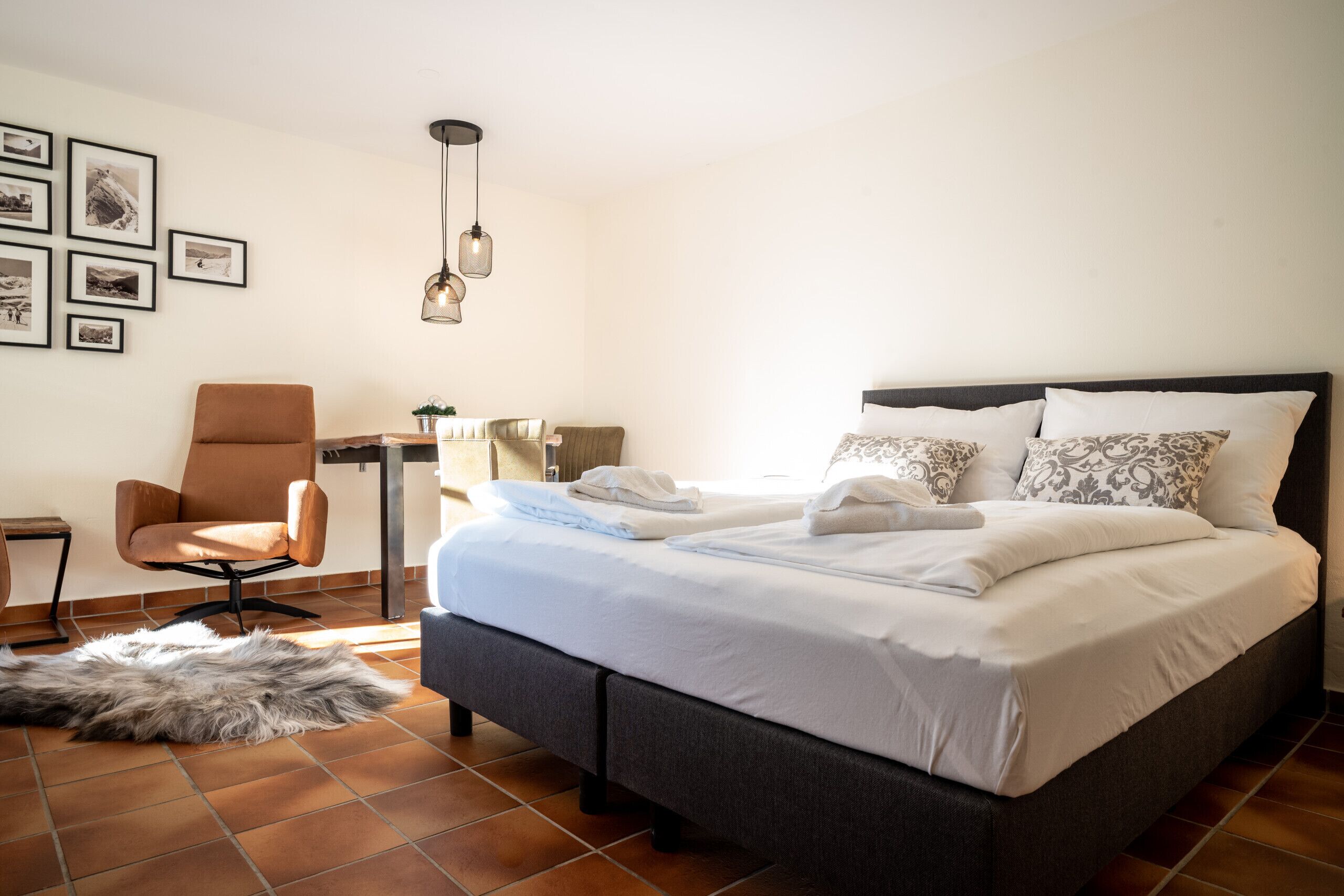 1 habitación, tabla de planchar con plancha, wifi gratis y ropa de cama 