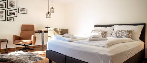 1 habitación, tabla de planchar con plancha, wifi gratis y ropa de cama