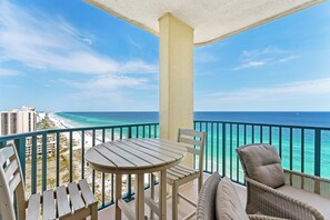 Outdoor dining - Gulf Front, Corner Condo, Sunrise Views, Pool (Destin)