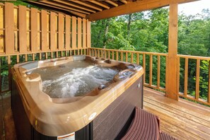 Outdoor spa tub - Beautiful View & Very Private, Hot Tub, Pool Table - Pool, Fishing, Putt Putt (Sevierville)