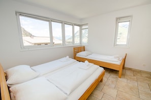 1 bedroom, iron/ironing board, free WiFi