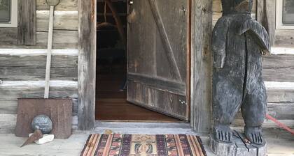 Mountain View Cabin (sleeps 4) & Bunkhouse (sleeps 6)