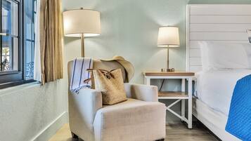 1 camera, materassi a doppio strato, una scrivania, ferro/asse da stiro