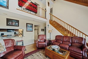 Televisio, takka, kirjoja