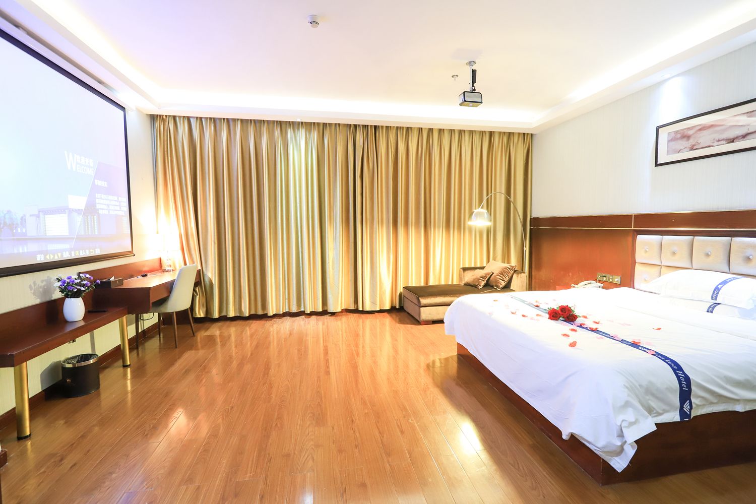 ห้องซิกเนเจอร์ | โต๊ะทำงาน, เตียงเสริม/เปล, Wi-Fi ฟรี