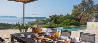 Villa Lefki –  spacious contemporary villa with XL infinity pool