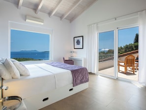 3 bedrooms, desk, iron/ironing board, WiFi