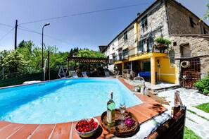 Pool - Home on the hills overlooking Pescia, between Lucca and Florence, private pool with salted water (Lanciole)