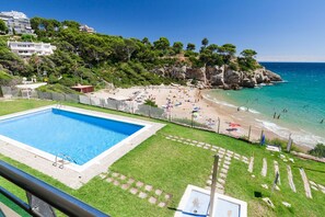 Pool - Beachfront family apartment, sleeps 8 - UHC ARINSAL 289 (Salou)